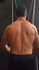 Blessé mais jamais battu 💪 Le retour commence ici 🔥 Séance cardio : Assault bike 10 min : 40sec effort / 20sec repos ≈ 10 cals Skierg 10 min 40sec effort / 20 sec repos ≈ 13 cals 2 tours | Maxime Machenaud
