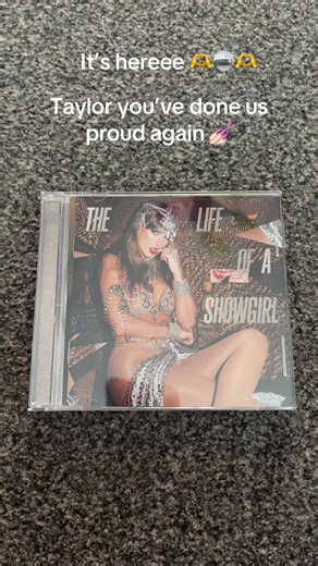 Literally ripped the parcel out of the postman’s hand 💅🏻 Well done girly 🥰🫶🪩#taylorswift #taylornation #pop