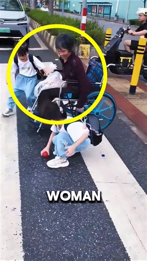 The Two Kids Helped An Elderly Woman And Everyone Was Touched 😭❤️#shorts
