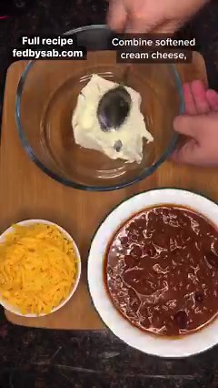 Chili Cheese Dog Dip Ring 🧀 Day 3 Delicious Dip Series ⭐️ Recipe in comments | fedbysab.com