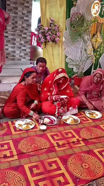 पहली बार सास बहु को खाना खिलाती हुयी शगुन #himachaliculture #wedding #phadilifestyle