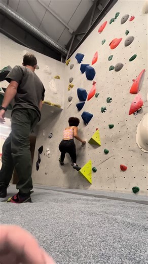 Bouldering Fails vs. Strangers' Success