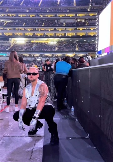 25 years since Zenon: The Zequel came out?!! cannot believe it! If you know me in real life, you know that I love Zenon The Zequel not only because it's my favorite Disney Channel original movie of all time outside of the cheetah girls in high school musical of course! Zenon The Zequel was really that movie that took Disney Channel to the next level of elevated a film since the first movie Zenon girl of the 21st-century and then part 2 came out. It's like they made the movie look like it was fro