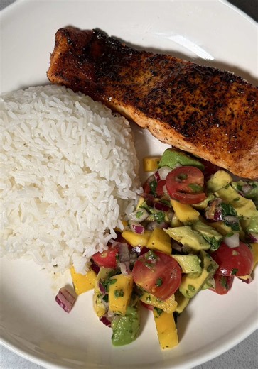 honey garlic salmon with a mango avocado salsa 🥑 🥭 ingredients you’ll need: salmon avocado oil seasonings: paprika, garlic powder, parsley, salt, and pepper honey garlic sauce: 1-2 tbsp butter 2-3 cloves of garlic minced 3 tbsp honey 2 tbsp soy sauce juice of half a lemon red pepper flakes for the salsa 1/2 a mango diced 1 avocado diced 1/4 of a red onion diced cilantro cherry tomatoes halved juice of a lime salt and pepper to taste jasmine rice 🍒 shirley temple energy @Bloom Nutrition #whole