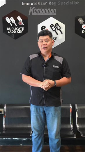 Seperti dompet digital yang gantiin uang tunai, PhoneKey hadir sebagai kunci digital yang menggantikan kunci fisik mobil. Cukup bawa smartphone, mobil bisa terkunci, terbuka, bahkan menyala tanpa repot bawa remote key. Workshop Pusat: Bursa Otomotif Sunter Blok E No. 5, Jakarta Utara Cabang Serpong: Ruko Bolsena Blok E No. 5, Gading Serpong Follow IG, TikTok & Youtube: @komandankey Contact us on WA: 📱 0819 3238 2405 #SmartKey #CarKeys #CarCare #locksmiths #KeyService