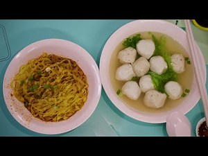Amazing HANDMADE FISHBALL NOODLES (鱼圆面) in Chinatown! (Singapore street food)