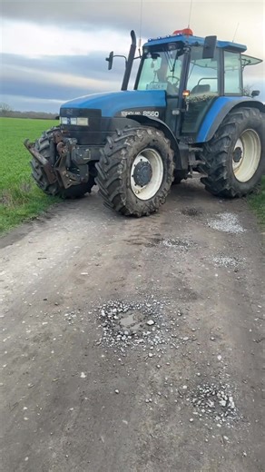In need of a wash #8560🥵🥵 #cowboysdontcare🤠 #backbritishfarming #nofarmingnofoodnofuture #fyp @Jack Balmer @Joe hutch @🇬🇧will bellas 🤠 @Joseph kirkup🐮🚜🌾 @harrylincoln046 @Jackladdd🫡😎 @Gracie🌾🐑 @luke:gaskin