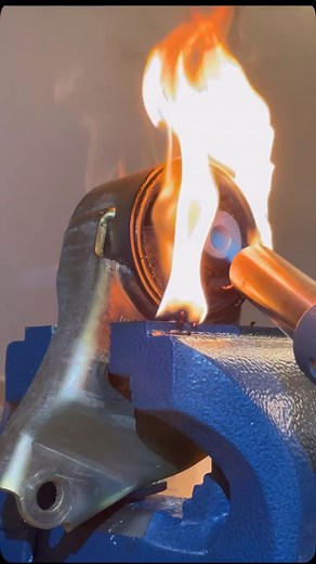 What’s your favourite way to get the old bushes out? Vice? Press? Threaded Bar? They all have their uses, but for the ‘Gram, nothing beats 🔥 🔥😉 Good work @porsche_993turbo Fitting Powerflex polyurethane bush to the transmission mount #porsche993turbo #993turbo #993tt #porsche #powerflex #powerflexbushes | Powerflex