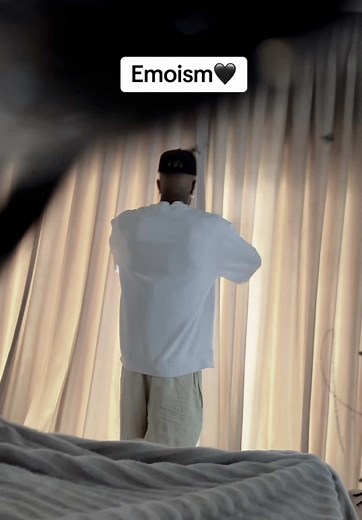 Emo Culture Insights: Emo Girls and Relationships