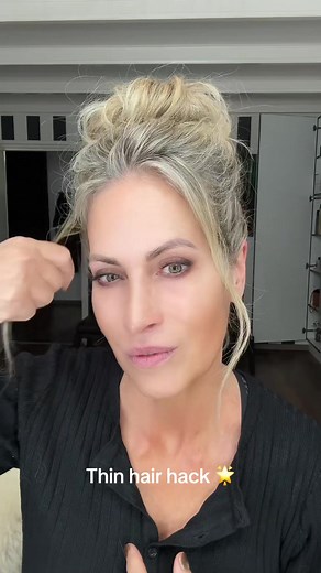 Messy bun hack voor dun haar: snelle high pony clip