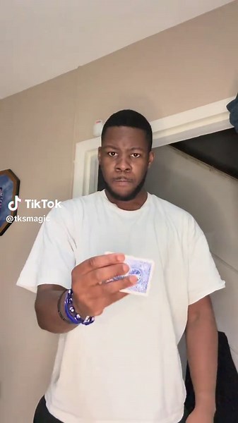 We back with the cards #magictrick #magic #ai #cards