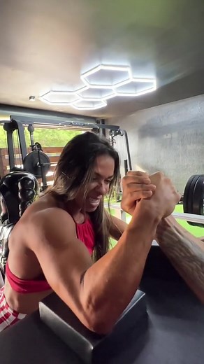 کشتی بازوی مختلط: قدرت و استقامت دختران