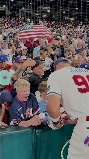 This kid's reaction is incredible 😅❤️