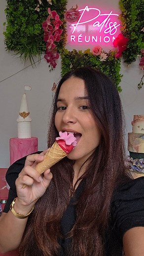 🎉 GRAND JEU CONCOURS 🎉 « Salut tout le monde, ici Océane ! 😍 Aujourd’hui, j’ai une énorme surprise pour vous… @patiss.reunion vous donne l’opportunité de gagner un gâteau personnalisé pour 50 personnes, d’une valeur de 400 € ! Oui, tu as bien entendu : un gâteau XXL, juste pour toi et tes proches ! 🍰🔥 👉 Pour participer, c’est ultra simple : 1️⃣ Like ce post ❤️ 2️⃣ Mentionne 2 amis en commentaire 👯‍♀️ 3️⃣ Partage ce post en story pour valider ta participation 📲 📅 Le jeu démarre aujourd’h