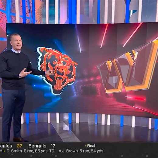 Chris Simms breaks down Jayden Daniels’ MIRACULOUS hail mary to get the win over the Bears. 😲 📺 NBC & Peacock | Sunday Night Football on NBC