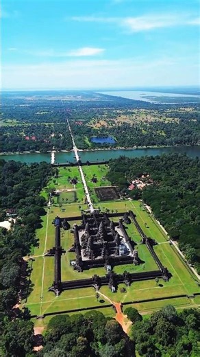 The Largest Temple in the World! 😲 #temple #angkorwat #facts #educationalvideo