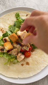 🌯🐔🥗 Learn how to make delicious Chicken Caesar Wraps with this easy recipe tutorial! 💪🥬🍅 Perfect for lunch or busy weeknight dinners, these wraps are packed with protein and veggies 🤤💚 #ChickenCaesar #DeliciousWraps #EasyDinnerIdeas | Jessica Gavin