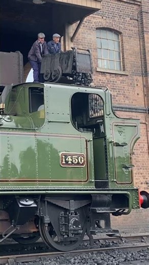 GWR 14XX 1450 filling up with coal the great western style (the Didcot Railway Centre)