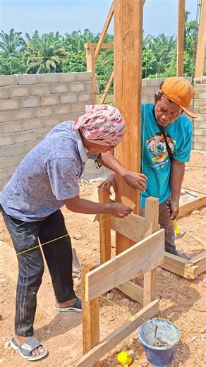 carpenter directs how to install profile straps correctly.