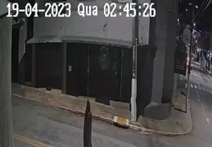 4K views · 39 reactions | Câmera flagra furto em barbearia de...