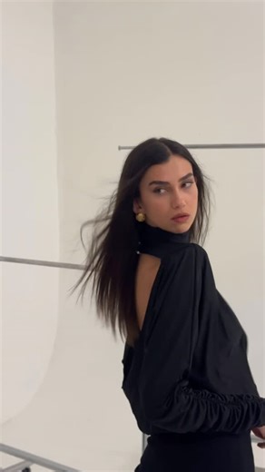 Aleyna Solaker on Instagram: "Hello Backstage 🖤✨"