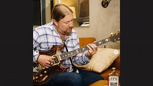 Derek Trucks Plays Jerry Garcia’s $11M Tiger Guitar on “Statesboro Blues” at the Beacon