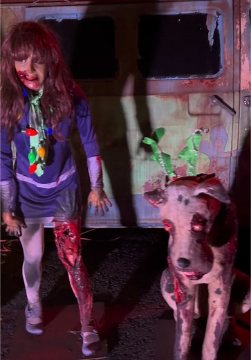 Staten Island Haunted Houses visits Brighton Aslyum #statenisland #statenislandhalloween #statenislandhauntedhouses #halloween2024 #christmas #christmas2024 #scoobydoo #scary #festive #brightonasylum #evilsanta #nj #brooklyn