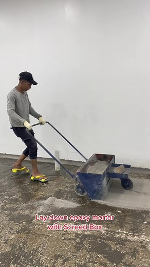 Lay down epoxy mortar with screed box. 💪🏻💪🏻💪🏻. *epoxy mortar : dry sand silica quartz epoxy resin hardener. Function : Moisture barrier & Heavy duty traffic 😊#epoxy #pufloor #catlantai #catepoxylantai #fyp #catepoxylantai #epoxyfloor #fypシ #pusaranglobal #fy #fypシ゚viral #epoxyspecialist #flooringinstaller #catepoxylantai