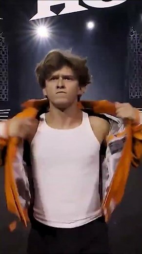 🟧 #HOOK helps #eddiekingston #aewallout