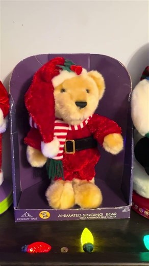 Dan Dee singing Santa bear