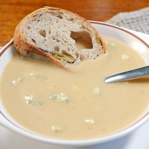 You have got to try this parsnip and blue cheese soup 🤤 Recipe: https://slowcookingperfected.com/slow-cooker-parsnip-and-blue-cheese-soup/ | Slow Cooking Perfected