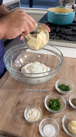 Cheese pulls FOR DAYS 🔥🤤 Eatwitzo's Nashville Hot Mozzarella Sticks are officially Hot List certified! #FNHotList Get the recipe: https://foodtv.com/4adTrV3 | Food Network
