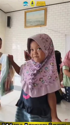 𝗨𝗞𝗠 𝗞𝗠𝗣𝗟𝗛𝗞 𝗥𝗔𝗡𝗜𝗧𝗔 𝗨𝗜𝗡 𝗝𝗔𝗞𝗔𝗥𝗧𝗔 on Instagram: "Relawan KMPLHK RANITA bersama BCRWG, HARFA, Natadiri, ISORES, dan ECPAT Indonesia melaksanakan program Psychological First Aid bagi warga terdampak di Dusun Lalang, Kecamatan Rantau, Kabupaten Aceh Tamiang. Langkah kecil untuk memulihkan, hadir untuk menguatkan. #bersamasumatera #responbencana"