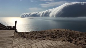 Impressionnante vidéo de cet #arcus #volutus (roll cloud) progressant tranquillement sur le lac #Michigan aux Etats-Unis, il y a quelques jours. Vidéo via Red Climática Mundial | Observatoire Keraunos