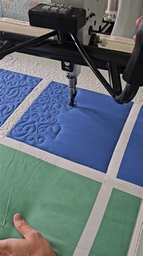 Everything we cover in the Beginner's Guide to Free-Motion Quilting is designed to be approachable and fun. I believe it’s so important to start simple, focus on the basics, and build confidence as you go. Think about how we all learned cursive handwriting—one letter at a time, slowly connecting them until it became second nature. (Side note: doesn’t it make you sad that kids don’t learn cursive anymore? It was one of my favorite subjects in school, right up there with art and PE!) In this class