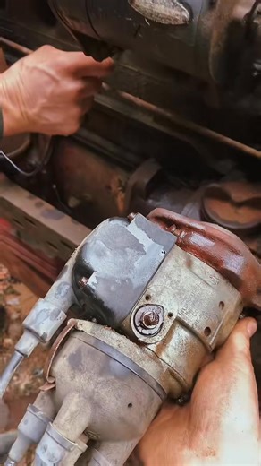 #farmall #DIY #farmallh #restore #work #mechanic #farmtok #thesmallenginekid #automotive #autoservices #oilchange #service #carservice #carrepair #reels #reelsfb #brakeRepair #fypシ゚ #fypシ゚viral #mechaniclife #autorepair #carcare #mechanicproblems #automotiveexpert #fixitright | The Small Engine Kid