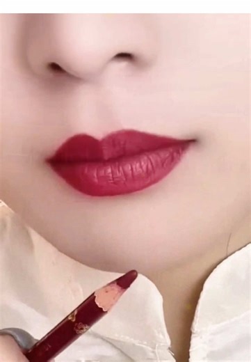 Mastering Lip Makeup: Essential Lip Liner Tips