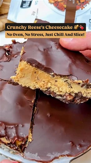 Crunchy Reese's Cheesecake 🥜🍫 No baking, no fuss—layer it, chill it, and let the fridge do the work. That crunchy base and chocolate shell make it feel way more indulgent than it is, and it's completely low-carb. 😋 🚨 Full recipe with tips, variations, and nutrition info: ➡️ https://keto.recipes/keto-reeses-peanut-butter-cheesecake-low-carb-dessert/ 💬 Would you try this? Drop a 🍫 below! Don't forget to SAVE and SHARE this easy #dessert #recipe! 📸: @ketosnackz | Keto Recipes