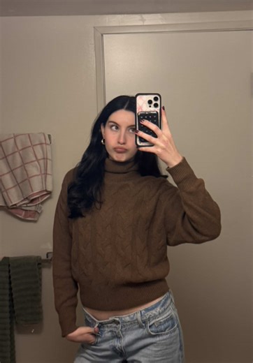 Madison Beer's Stunning Facial Expression