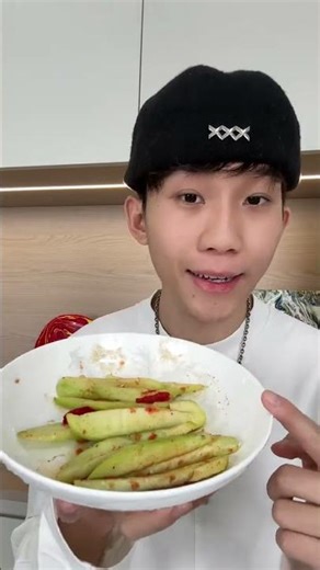 Taste the Delight: Sour Mango Delicacy from Guangxi, China