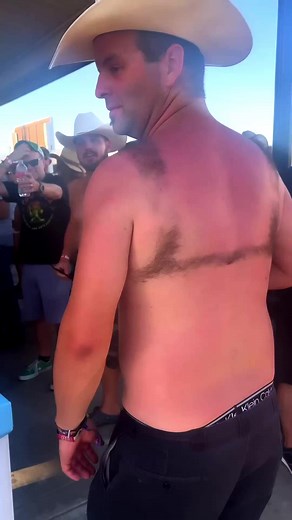 Sunny days 😂 🆔 DJ Dime - Sunny day #techno #electronicmusiclover #foryou #viralvids #funnyvideos😂 #welovetechno #technomood #technomusic #tiktokerszone #technolovers #techhouse #technohouse #housemusic | Techno TV