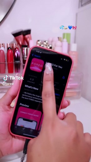 UFO™ 3 LED - a new way to heat things up in your skincare routine! ✨Full spectrum wavelengths including NIR (Near-Infrared Light) to penetrate into the deepest skin layers ✨Deep tissue thermo-therapy for gentle heating and softening of the skin ✨Hyper-Infusion technology for infusing the mask ingredients Deep facial hydration has never been easier. ❤️ Credit to lovely @makeupbyemzee Link in bio 🔗 #FOREO #ufo3 #ufo3led #hydration #skincare #beauty #ledlights #rejuvenation