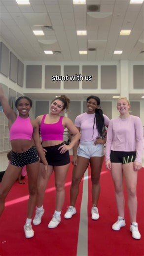 stunt with us but we changed the way we did the back handspring up’s halfway through the video so NOT TOO MUCH ON US @Kyira_kamili @Micaeladbrown @Hannah Kelly #cheer #stunt #cheerstunts #curlyhair