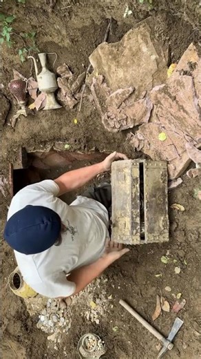 ☠️😱🤯 #metaldetecting #treasurehunting #youtubeshorts #treasuretrove #metaldetector #goldcollector