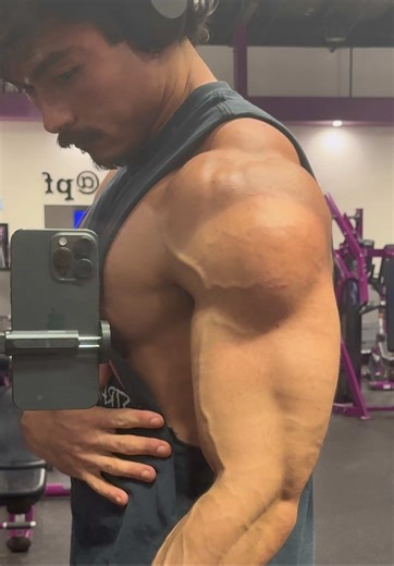 Rope extensions have got to be the most overrated attachment. I used to think “it feels good” strong squeezing at the end of the extension. But it’s reality it’s hard to hold on to, less force can be easily transferred to triceps. It’s actually limiting how much work triceps can do. With a straight bar, I can get couple more reps due to stability and less coordination demand. But in reality it doesn’t really matter, if you hit rope triceps regularly, get stronger, and train to close to failure. 