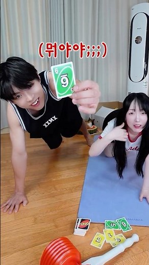🔥Ddosol vs. Ddoho🔥 Push-up battle: Do as many as the number shows!!
