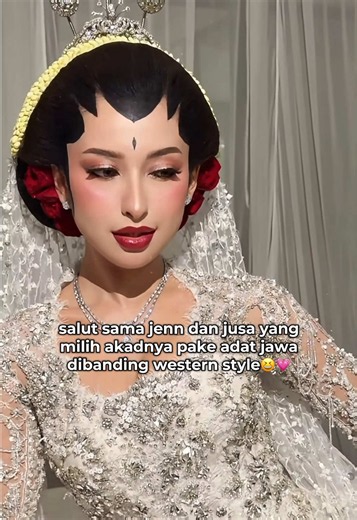 Akad Adat Jawa Jennifer Coppen: Paes Jawa dan Momen Makeup Cantik