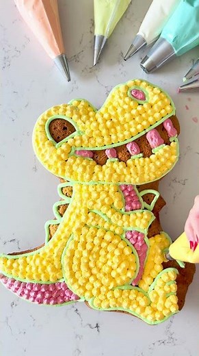 How to Decorate a Spring Dinosaur Buttercream Cake | Fun Baking Ideas #dinosaurcake #kidscakes