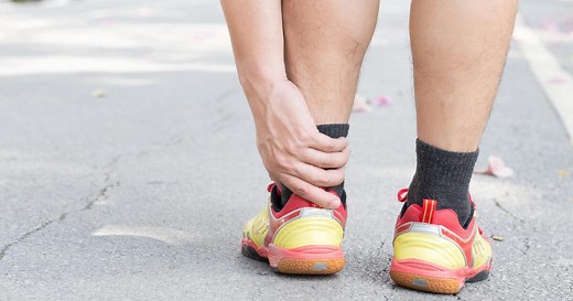 Achillessehne schmerzt: Symptome, Ursachen & Behandlung | Liebscher & Bracht