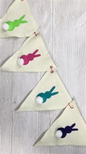 Make a bunny banner in minutes with this easy painting technique! #eastercrafts
